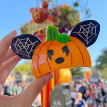 Cargar imagen en el visor de la galería, Garra de pelo de calabaza no tan aterradora
